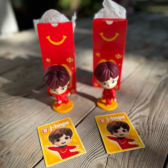 McDonald’s TINY TAN x BTS ENCORE Happy Meal Toys (two j-hopes) - Picture 1 of 4